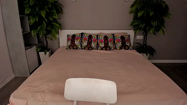 MagicPeachh  online show from 09-26-25, 05:58