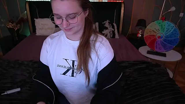 MagicPeachh  online show from 10-10-25, 01:12