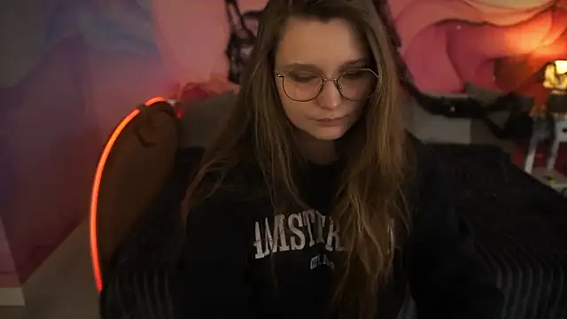 MagicPeachh  online show from 10-21-25, 05:51