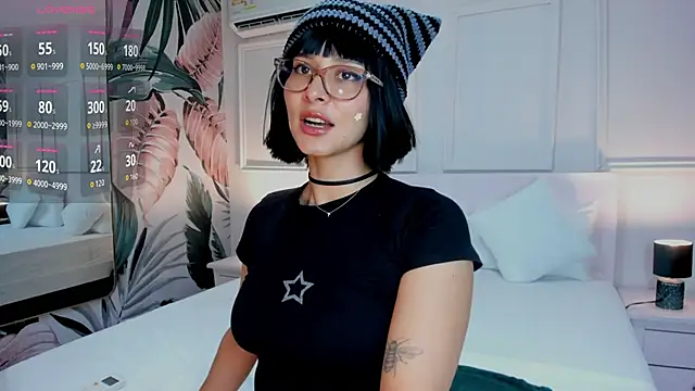 Ramona Flower online show from 11-18-25, 02:05