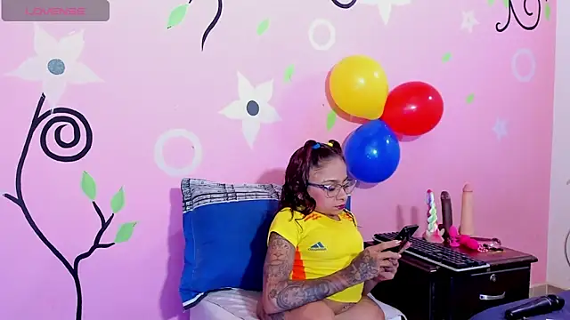 Lauren Hills069 online show from 06-18-26, 12:20