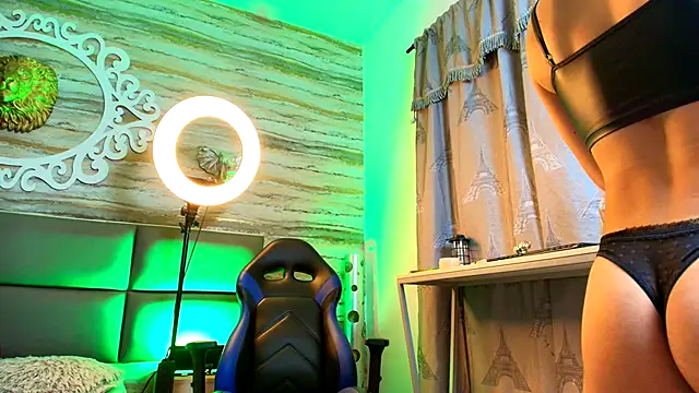 Snapshot of Bella_salvatore chatting on 09-21-25, 02:44 Bella salvatore online show from 09-21-25, 02:44