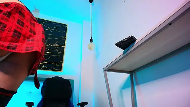 Snapshot of Bella_salvatore chatting on 10-17-25, 05:00 Bella salvatore online show from 10-17-25, 05:00