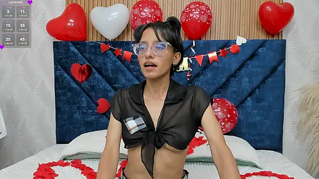 Snapshot of Marge_lasander chatting on 02-15-25, 04:36 Marge lasander online show from 02-15-25, 04:36