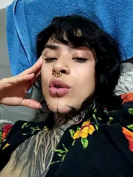 taaylor33 online show from 11-20-25, 06:03