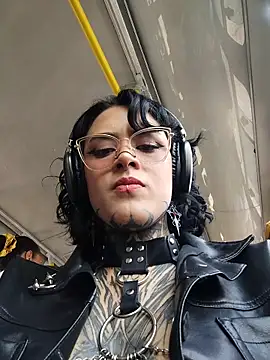 Snapshot of taaylor33 chatting on 03-04-26, 03:31 taaylor33 online show from 03-04-26, 03:31