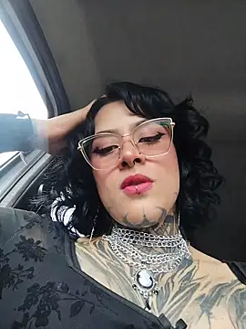 Snapshot of taaylor33 chatting on 02-21-26, 05:15 taaylor33 online show from 02-21-26, 05:15