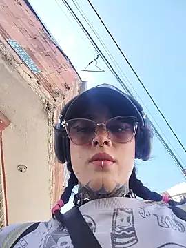 Snapshot of taaylor33 chatting on 01-18-26, 07:06 taaylor33 online show from 01-18-26, 07:06