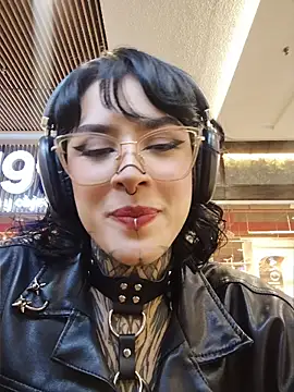 taaylor33 online show from 05-15-26, 11:25