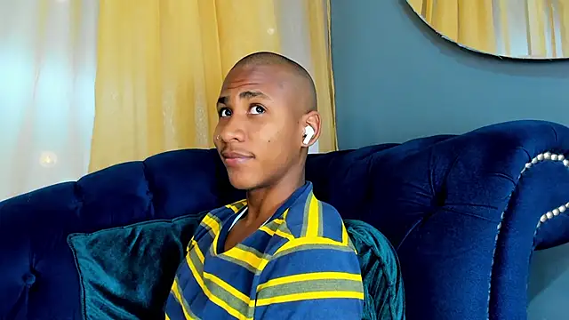 Snapshot of Ethan_Fox11 chatting on 03-13-25, 02:12 Ethan Fox11 online show from 03-13-25, 02:12