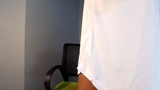 Snapshot of Ethan_Fox11 chatting on 02-19-25, 02:11 Ethan Fox11 online show from 02-19-25, 02:11