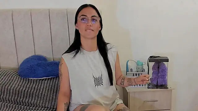 anny roberts online show from 06-18-26, 01:27