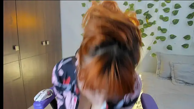 Annie Velas  online show from 11-26-25, 10:10