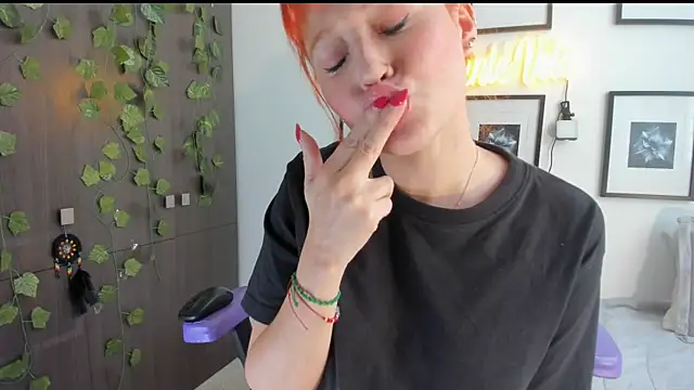Annie Velas  online show from 07-14-26, 07:53