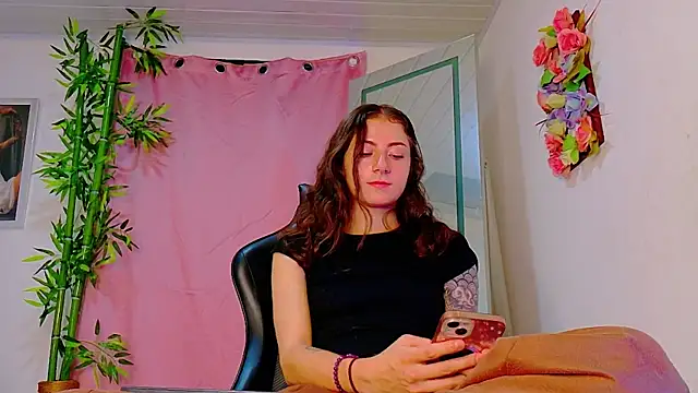 Snapshot of scarlet-jonesx chatting on 06-05-26, 12:04 scarlet-jonesx online show from 06-05-26, 12:04