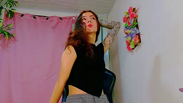 Snapshot of scarlet-jonesx chatting on 04-30-26, 05:47 scarlet-jonesx online show from 04-30-26, 05:47