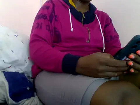 Hot-zeenah online show from 09-16-25, 05:25