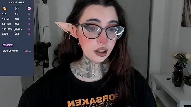 Snapshot of Dixi_Pixi_ chatting on 10-18-25, 05:42 Dixi Pixi online show from 10-18-25, 05:42
