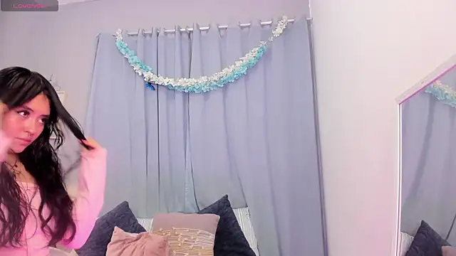 Chloe fischer  online show from 04-15-26, 05:17