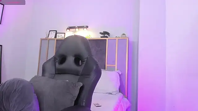 Chloe fischer  online show from 03-12-26, 02:43