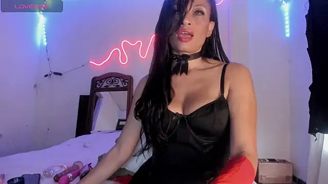 latinaStepmom online show from 07-17-26, 10:07