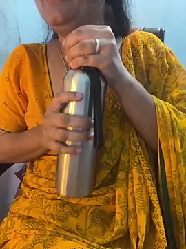 Snapshot of Spicy_sari_girl chatting on 05-20-26, 01:57 Spicy sari girl online show from 05-20-26, 01:57
