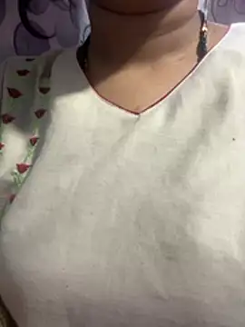 Snapshot of Spicy_sari_girl chatting on 05-17-26, 01:49 Spicy sari girl online show from 05-17-26, 01:49