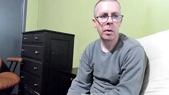 Snapshot of ImportantEquator0 chatting on 10-15-25, 03:42 ImportantEquator0 online show from 10-15-25, 03:42