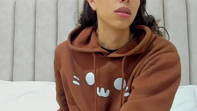 FreyaMoller online show from 10-28-25, 07:13