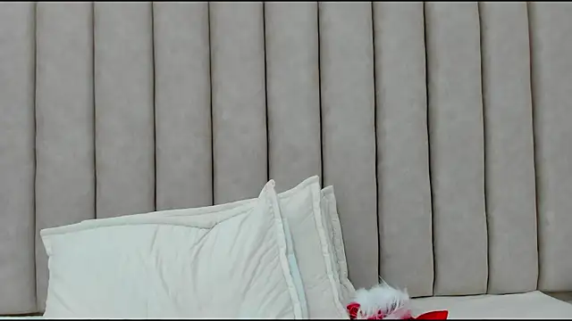 FreyaMoller online show from 12-22-25, 01:55