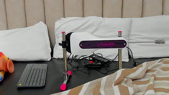 FreyaMoller online show from 11-08-25, 07:39