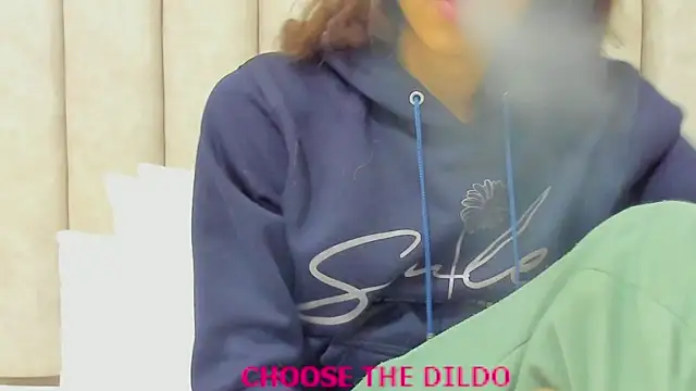 FreyaMoller online show from 11-01-25, 06:24