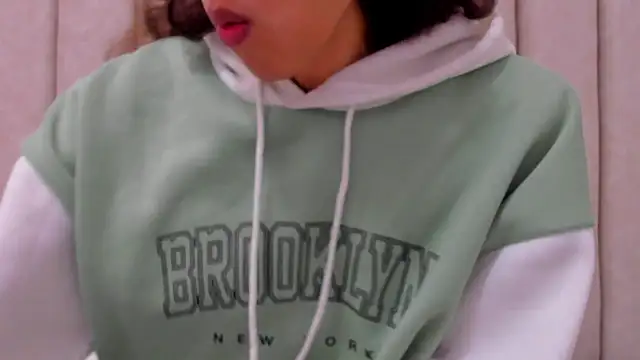 FreyaMoller online show from 10-23-25, 06:50