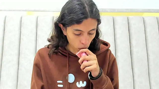 FreyaMoller online show from 03-04-26, 06:59