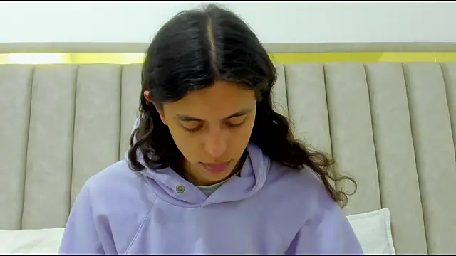 FreyaMoller online show from 11-27-25, 07:36