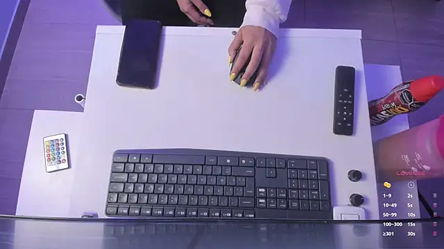 sophie alice  online show from 10-04-25, 12:39