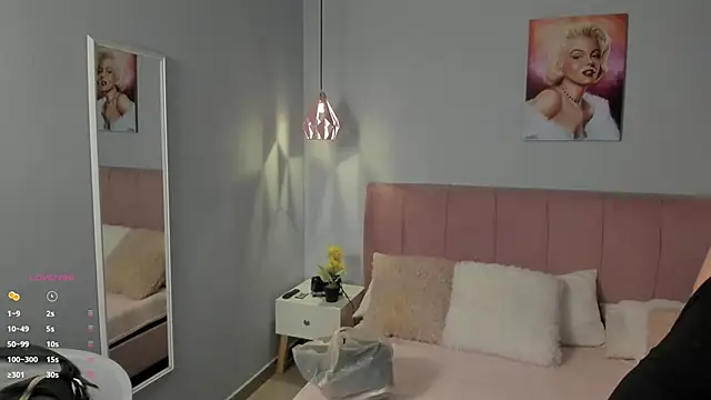 sophie alice  online show from 10-28-25, 12:26