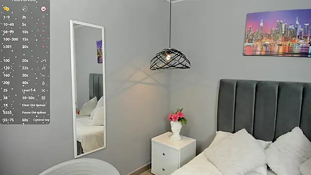 sophie alice  online show from 02-24-25, 03:31