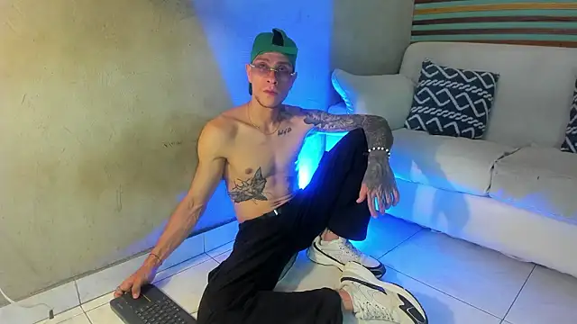 Snapshot of french_sexx chatting on 02-15-26, 07:57 french sexx online show from 02-15-26, 07:57