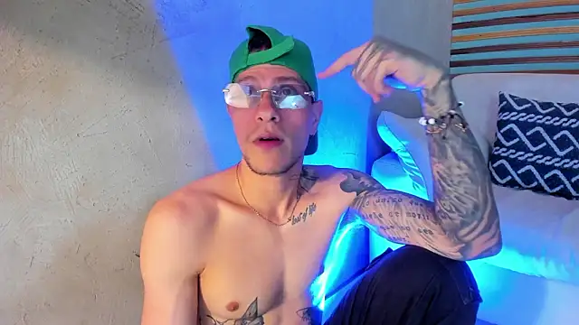 Snapshot of french_sexx chatting on 02-17-26, 07:11 french sexx online show from 02-17-26, 07:11