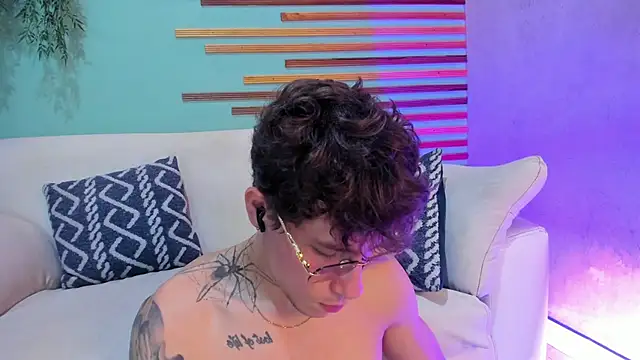 Snapshot of french_sexx chatting on 11-28-25, 08:09 french sexx online show from 11-28-25, 08:09