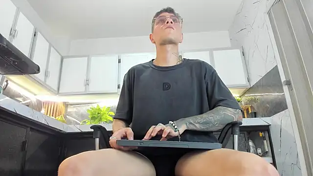 french sexx online show from 04-17-26, 01:19