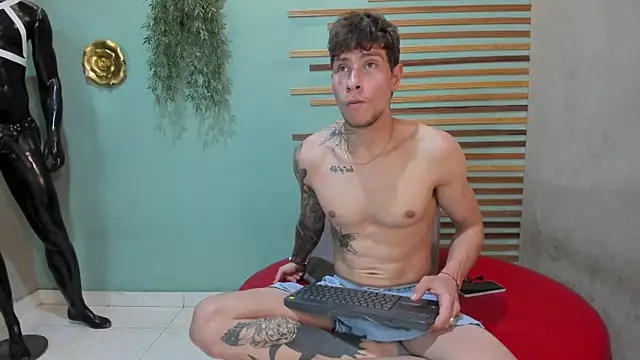 Snapshot of french_sexx chatting on 11-03-25, 07:17 french sexx online show from 11-03-25, 07:17