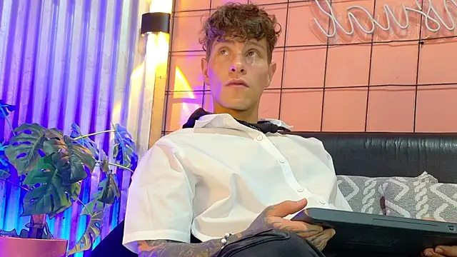 Snapshot of french_sexx chatting on 01-10-26, 07:15 french sexx online show from 01-10-26, 07:15