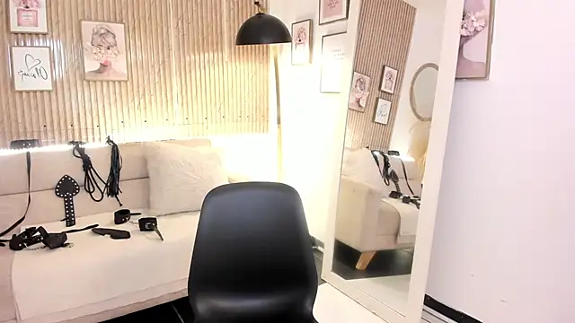 RACHEL EV online show from 09-18-25, 04:37