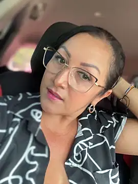 Milk chloe online show from 10-11-25, 06:53