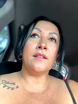 Milk chloe online show from 10-18-25, 04:31