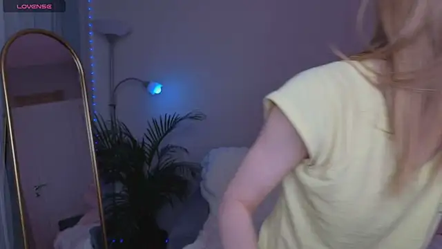 Elis Fox online show from 04-27-26, 10:02