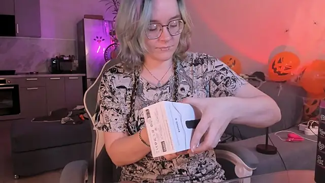 alisahug online show from 10-28-25, 08:13