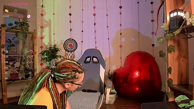 alisahug online show from 02-12-25, 01:06